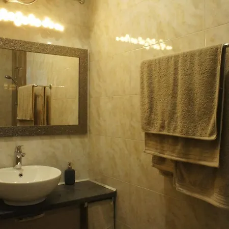 Guest Monarch 스몰랸